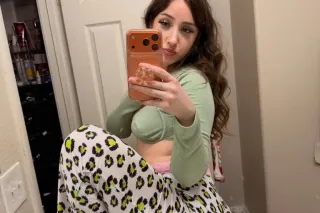 💦Wet and tight pu$sy💦💯😜 Cum eat me out🥰😝 - Image 5